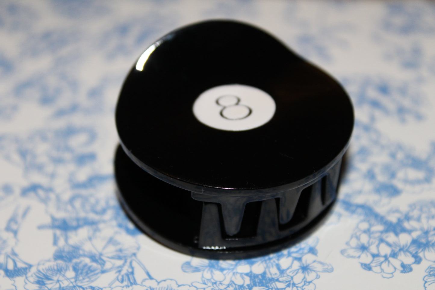 Lucky 8 Energy Hairclip